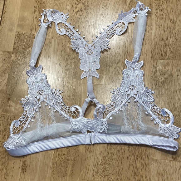 2 Lovely bras - Picture 9 of 16